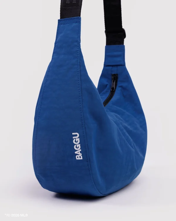 Medium Nylon Crescent Bag - Chicago Cubs™ - Material: heavyweight-nylon